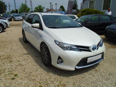 TOYOTA AURIS Touring Sports 1.8 HSD Executive Skyview (Automata) MEGKÍMÉLT ÁLLAPOTBAN ! 83.000 KM