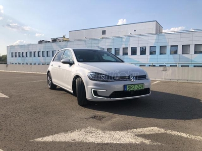 VOLKSWAGEN GOLF e-Golf led 2 lámpák.sávtartó