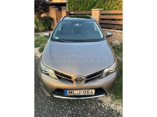 TOYOTA AURIS 1.4 D-4D Active Mo-i. üvegtető. elől-hátul radar + kamera. önparkoló