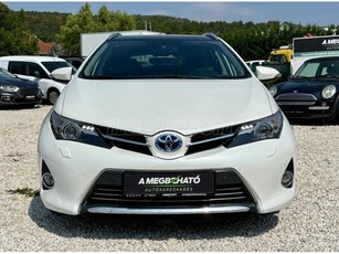 TOYOTA AURIS Touring Sports 1.8 HSD Lounge (Automata) 135e km. Panorámatető. Parkassist.Félbőr. Xenon. Garancia