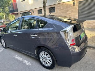 TOYOTA PRIUS PLUG-IN