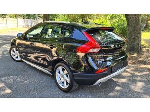 VOLVO V40 Cross Country 2.0 D [D3] Summum Geartronic Gyönyörű állapotban. Teljes szerviztörténet