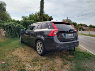 VOLVO V60 2.0 D [D3] Kinetic Geartronic