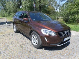 VOLVO XC60 2.4 D [D4] Momentum Geartronic