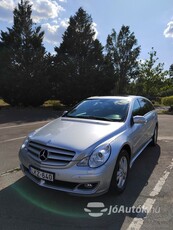 MERCEDES-BENZ R-320