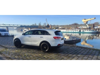 KIA SORENTO 2.2 CRDi LX 4WD [7 személy] ÁFÁs ár!!! +Napfénytető +360kamera + szervízkönyv