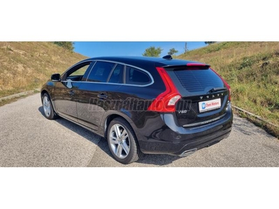 VOLVO V60 2.4 D [D5] AWD Summum Geartronic