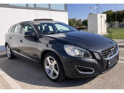 VOLVO V60 2.4 D [D5] Summum Napfénytető//Xenon//Kézi váltó//Memóriás bőrbelső//Holttérfigyelő