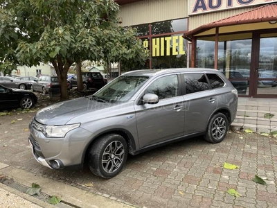 MITSUBISHI OUTLANDER 2.0 PHEV Instyle Navi 4WD CVT NAVIGÁCIÓ JÓ ÁLLAPOT