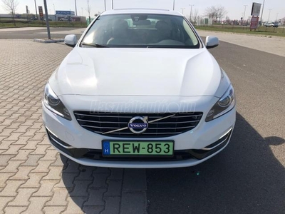 VOLVO V60 2.4 D [D6] PHEV AWD Summum Geartronic