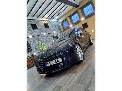 ALFA ROMEO 159 SW 1.8 TBi Distinctive TI Felszereltség