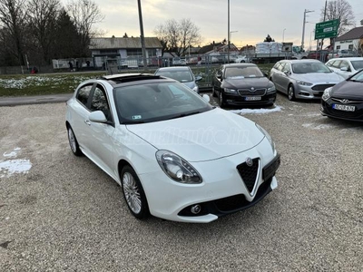 ALFA ROMEO GIULIETTA 1.6 JTDM-2 Distinctive panoráma. radar. 2 kulcs