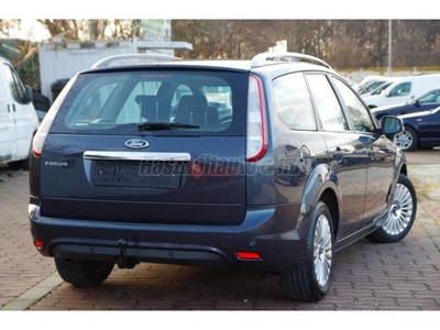 FORD FOCUS 1.6 Titanium Digitklíma. Tempomat. Vonóhorog. Isofix. ASR. ESP. Parkolóradar. stb