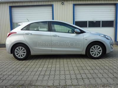 HYUNDAI I30 1.4i Easy Life KITŰNŐ ÁLLAPOT-VÉGIG VEZETETT SZERVIZ KÖNYV!