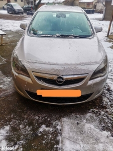 Eladó Opel Astra J 2.0 Cdti motorhibás autó