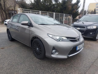 TOYOTA AURIS 1.6 Live GAR.KM/VEZEZETT SZERVIZKÖNYV/SZERVIZSZÁMLÁK