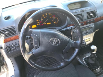 TOYOTA AVENSIS 2.2 D Sol Executive