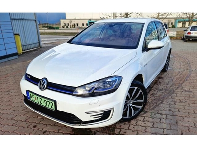 VOLKSWAGEN GOLF VII e-Golf Virtuál. Dynaudio. Kamera