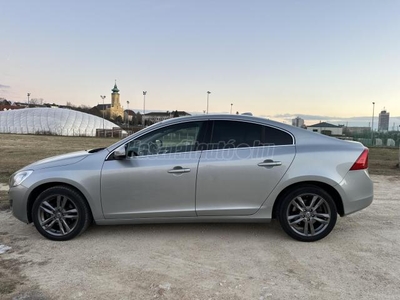 VOLVO S60 2.0 D [D4] Momentum