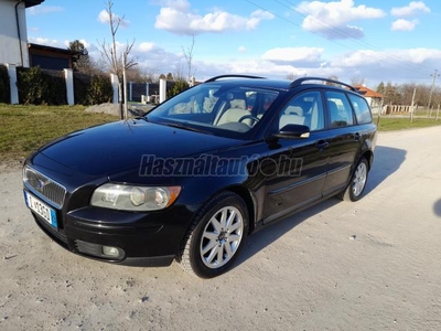 VOLVO V50 2.0 D Momentum KORRÓZIÓMENTES.SZERVÍZKÖNYV