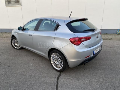 ALFA ROMEO GIULIETTA 1.6 JTDM-2 Distinctive Kiváló állapot! Friss szerviz Vezérlés szett cserélve! Leinformálható