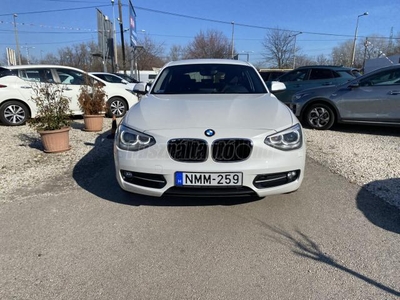 BMW 118d Sport. MEGKÍMÉLT!SZERVIZELT-LEINFORMÁLHATÓ-GAR.KM-GONDOS TULAJDONOSTÓL!LED-XENON