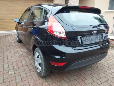 FORD FIESTA 1.25 Trend Vezetett szervizkönyv