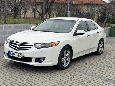 HONDA ACCORD 2.2 i-DTEC Elegance VÉGIG VEZETETT SZ.KÖNYV-ÜLÉSFŰTÉS-TEMPOMAT