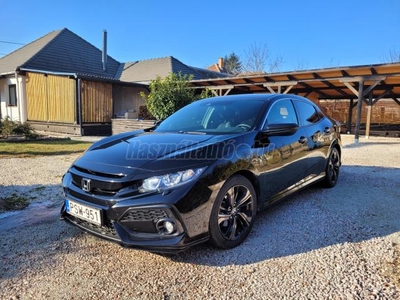 HONDA CIVIC 1.0 T Elegance Navi CVT Mo-i. szervízkönyves. kézi váltó