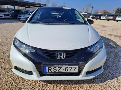 HONDA CIVIC 1.4 Comfort / MEGKÍMÉLT ÁLLAPOT / GYÖNGYHÁZ FÉNYEZÉS / KAMERA / NAVI /