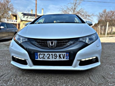 HONDA CIVIC 2.2 CTDi Executive AZ ÖSSZES RENDELHETŐ EXTRA