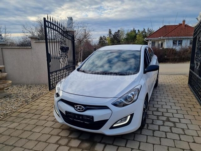 HYUNDAI I30 1.4i Life 127e km ervenyes vizsgaval