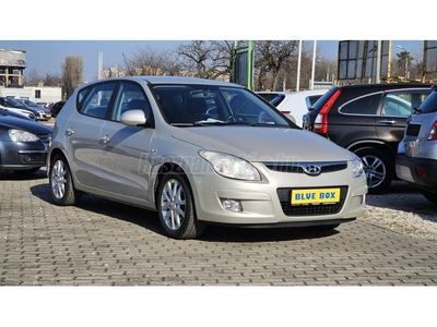 HYUNDAI I30 1.6 DOHC Premium digit klima-vezetett szervizkönyv-kitünő állapot