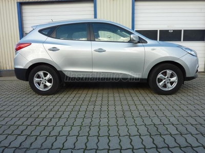 HYUNDAI IX 35 ix35 1.6 Comfort 2WD 4x ÜLÉS FŰTÉS-TOLATÓ RADAR-SZERVIZ KÖNYV!