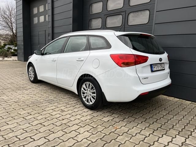 KIA CEE'D SW 1.4 CRDI Platinum SZERVIZKÖNYV / 118ekm / 27% ÁFÁS / 1.TULAJ / MAGYARORSZÁG-i / KORMÁNYFŰTÉS