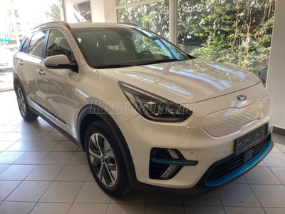 KIA NIRO e-Niro 64kWh Platinum BEMUTATÓAUTÓ SÉRÜLÉSMENTES SZERVIZKÖNYVES HŐSZIVATTYÚS HOLTTÉRFIGYELŐ