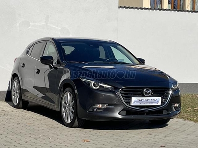 MAZDA 3 Sport 2.0 Revolution Top Navi/Kamera/LED/HUD/BOSE/Keyless/Bőrkárpit/Ülés-Kormányfűtés/18-as Alu/Sz.könyv