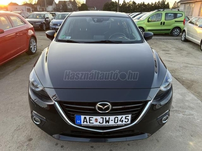 MAZDA 3 Sport 2.0 Revolution VÉGIGVEZETETT MAZDA SZERVIZKÖNYV