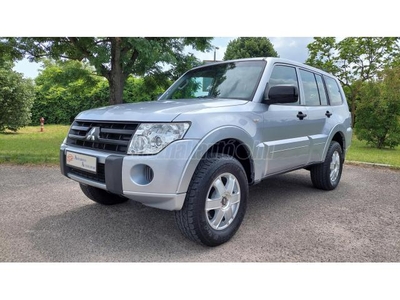 MITSUBISHI PAJERO 3.2 DI-D Inform 4WD 1.TULAJ 144.000KM SZERVIZK. VONÓHOROG KÉZI VÁLTÓ FRISSEN SZERVIZELVE