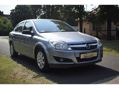 OPEL ASTRA H Sedan 1.6 Enjoy