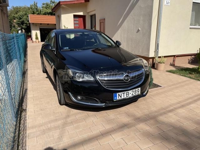 OPEL INSIGNIA 2.0 CDTI AWD Cosmo Start Stop Magyarországi végig vezetett szervizkönyv!