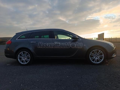 OPEL INSIGNIA Sports Tourer 2.0 CDTI Cosmo AWD 2 garnitúra 18-as kerék.Megkímélt állapot