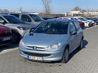 PEUGEOT 206 1.4 HDi Urban Pack Pár ezer km-t futott téligumikkal. vezérlés. hosszbordás szíj cseréve. kuplungba