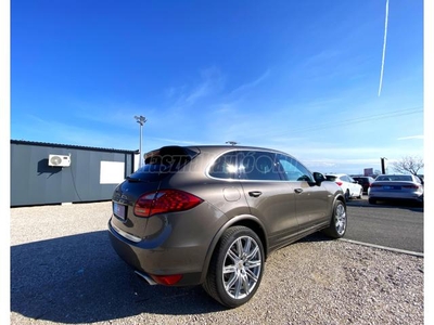 PORSCHE CAYENNE Dízel (Automata) 141eKm/TV hátul/Bose HIFI/Panoráma tető/ Motoros Csomagtérajtó/21 kerekek/