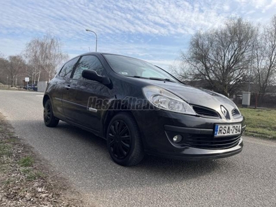 RENAULT CLIO 1.2 16V Cinetic RipCurl Design. Újszerű Állapot. Téli-Nyári Garnitúra. 140.000.-Km