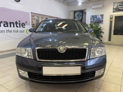 SKODA OCTAVIA Combi 2.0 FSI Elegance Tiptronic ic