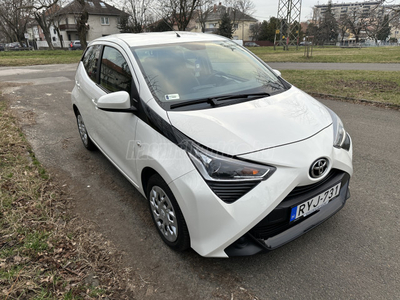 TOYOTA AYGO 1.0 x-play