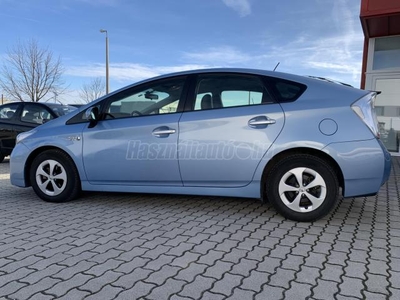 TOYOTA PRIUS PLUG-IN 2ÉV GARANCIA. SZERVÍZKÖNYV