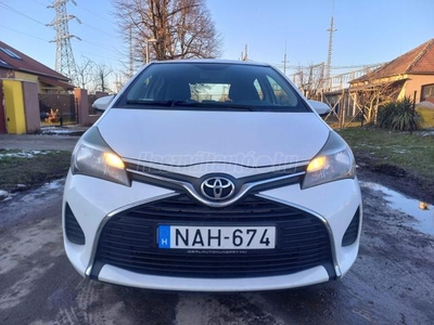 TOYOTA YARIS 1.4 D-4D Live Plus gyári tolatókamerás