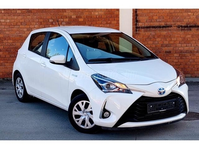 TOYOTA YARIS 1.5 VVT-i Hybrid Comfort e-CVT 43000 km. Navi. Kamera+radar. Sávtartó